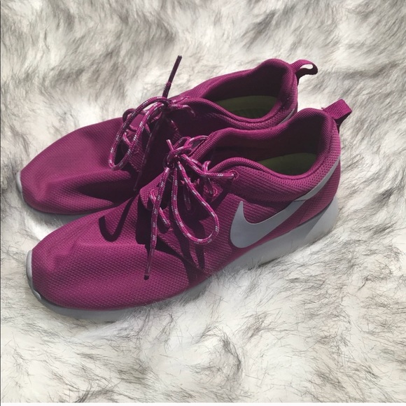 purple nike roshe womens
